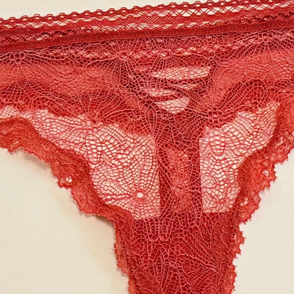Victoria's Secret VERY SEXY LACE THONG Panty L - Picture 4 of 4